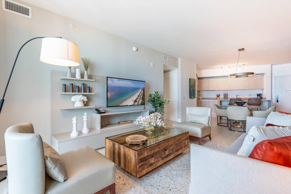 1bd Lyfe With Views Hollywood